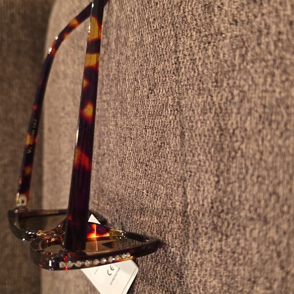 Tortoise Sunglasses With Faux Rhrinestones - Picture 2 of 5